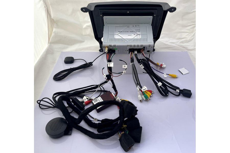 Chevrolet Silverado Plateado 2014-2019 Aftermarket Radio Upgrade 